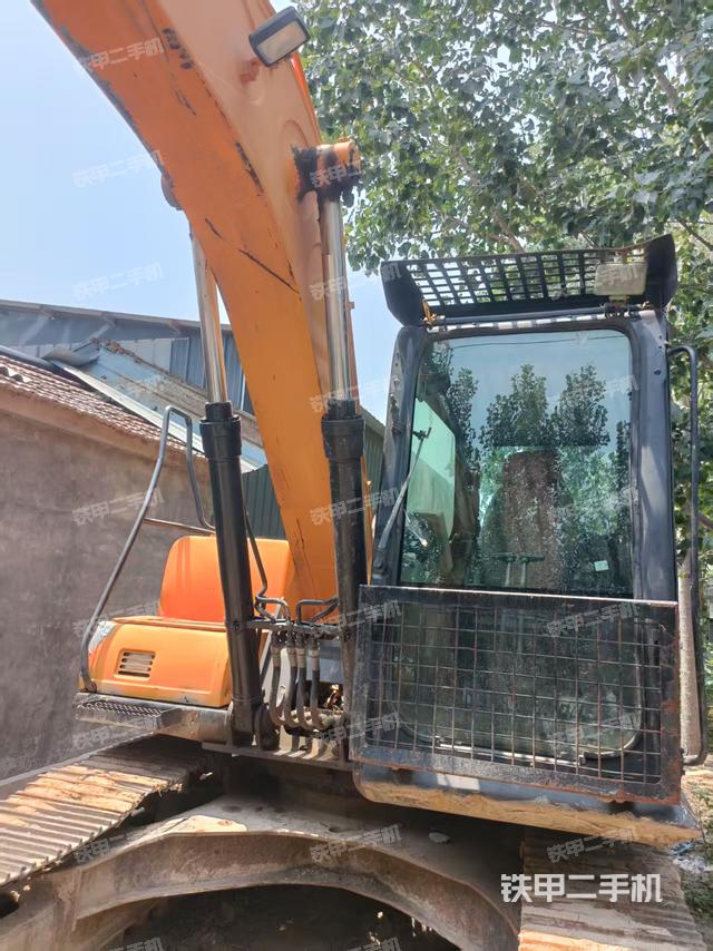 駕駛室整體（整機(jī)外觀）