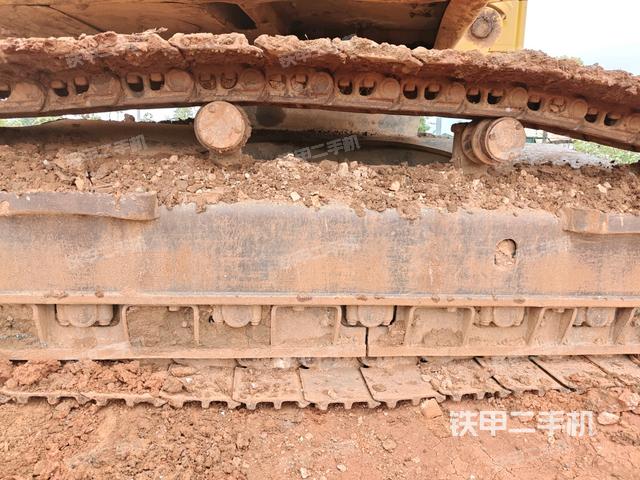 右側(cè)履帶整體(行走機(jī)構(gòu)) 右側(cè)履帶整體(行走機(jī)構(gòu))