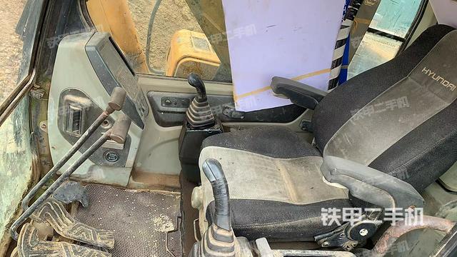 驾驶室整体(整机外观) 驾驶室整体(整机外观)