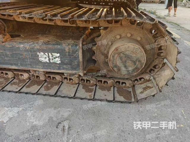 单侧履带整体(整机外观) 单侧履带整体(整机外观)
