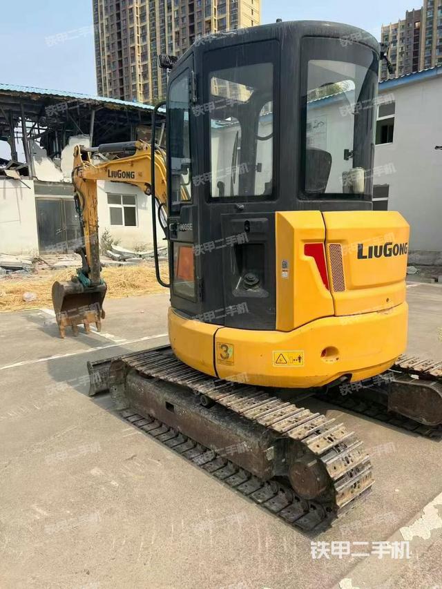 驾驶室整体(整机外观) 驾驶室整体(整机外观)