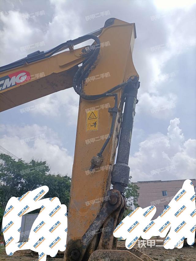 小臂整体左后(工作和回转装置) 小臂整体左后(工作和回转装置)
