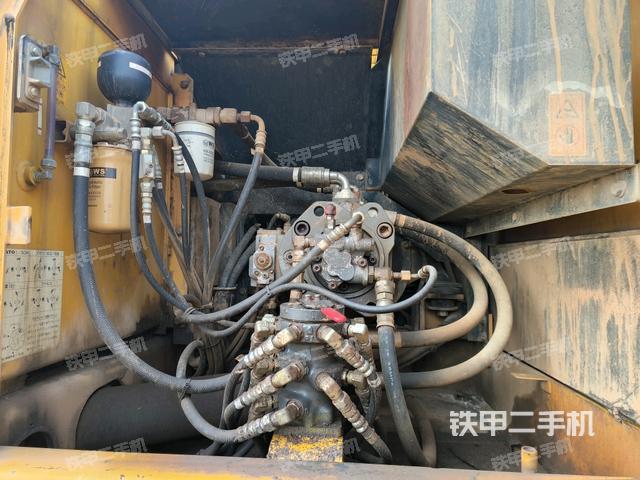 散熱器正面(大件艙室) 散熱器正面(大件艙室)
