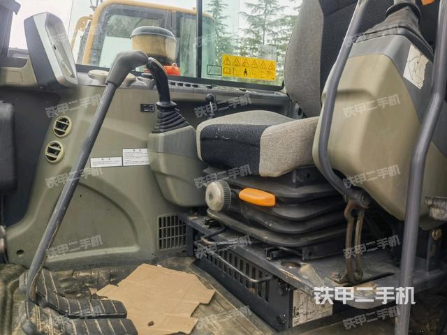 驾驶室整体(整机外观) 驾驶室整体(整机外观)