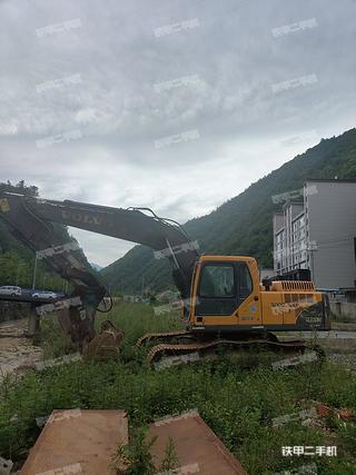沃尔沃EC210BLC挖掘机实拍图片