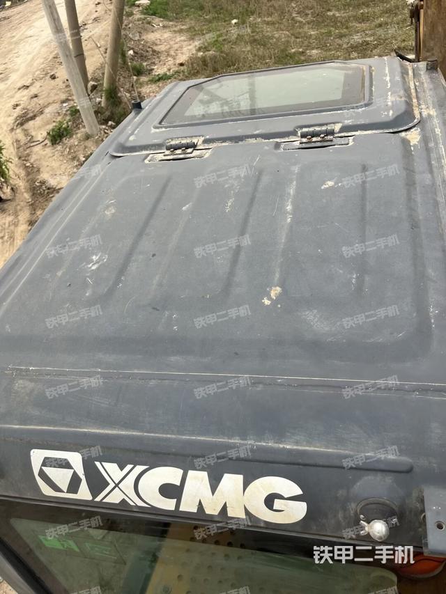 驾驶室顶部(整机外观) 驾驶室顶部(整机外观)