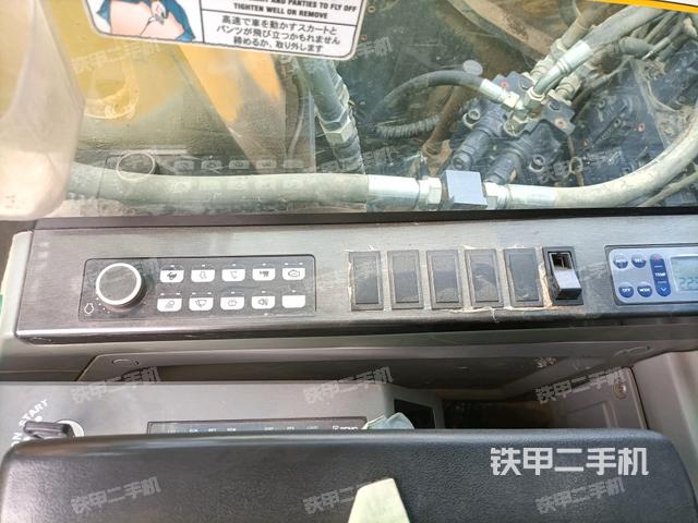 座椅右侧控制台/钥匙门/油门/含右手柄(驾驶室部分) 座椅右侧控制台/钥匙门/油门/含右手柄(驾驶室部分)