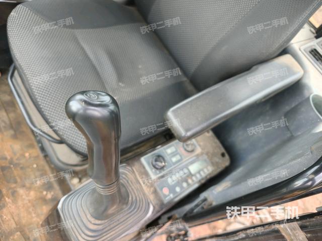 座椅右側(cè)控制臺(tái)/鑰匙門/油門/含右手柄（駕駛室部分）