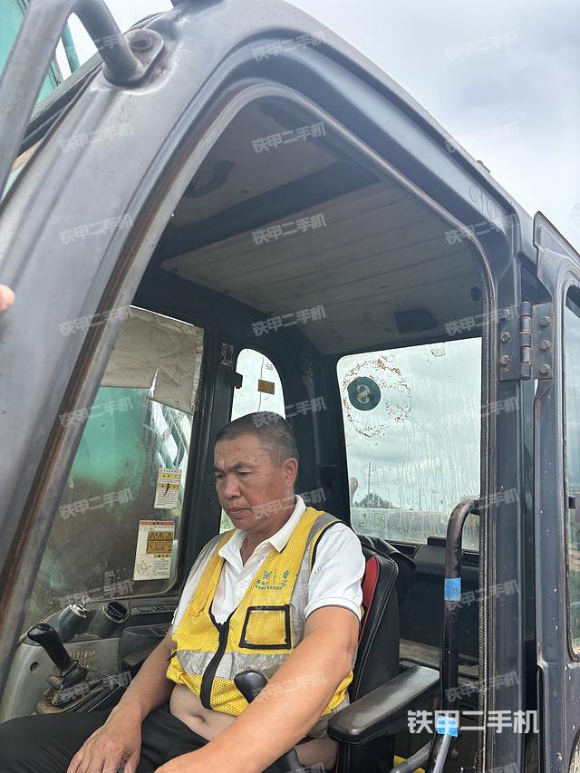 驾驶室整体（整机外观）