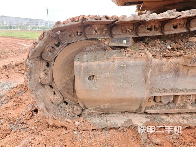 左側(cè)履帶整體?(行走機(jī)構(gòu)) 左側(cè)履帶整體?(行走機(jī)構(gòu))