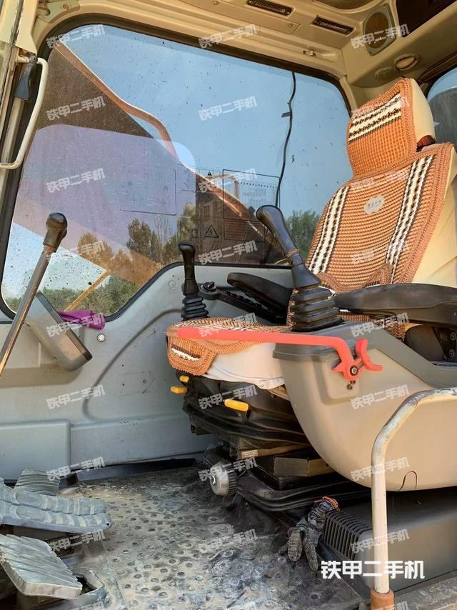 駕駛室整體（整機外觀）