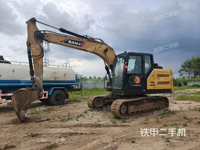 三一重工SY135C(國四)挖掘機(jī)