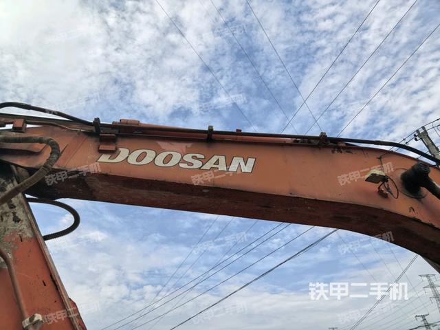 大臂整体 右侧(工作和回转装置) 大臂整体 右侧(工作和回转装置)