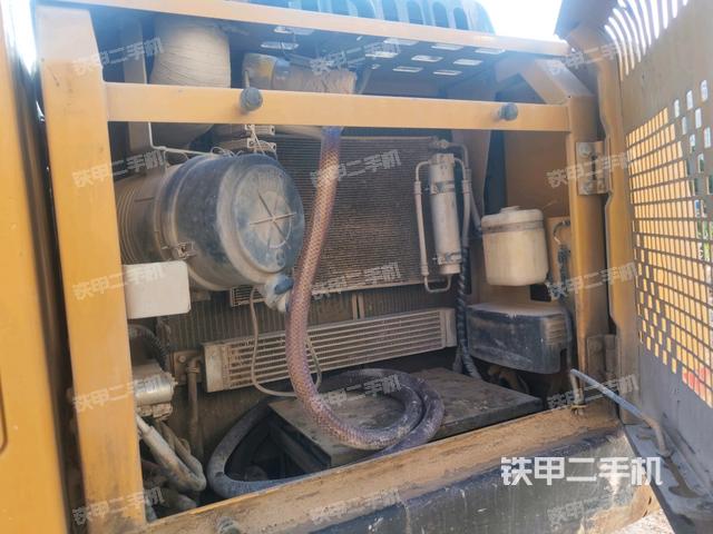 散熱器正面(大件艙室) 散熱器正面(大件艙室)