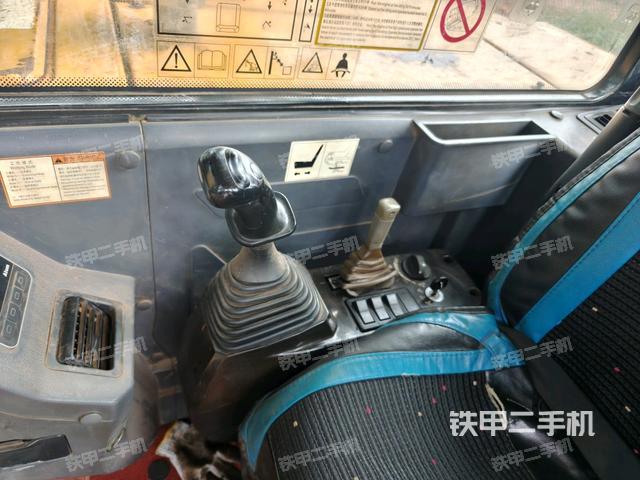 座椅左側(cè)控制臺(tái)/音響/含左手柄(駕駛室部分) 座椅左側(cè)控制臺(tái)/音響/含左手柄(駕駛室部分)