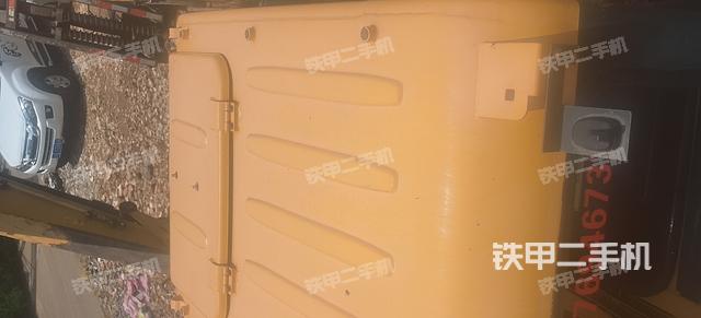 驾驶室顶部（整机外观）