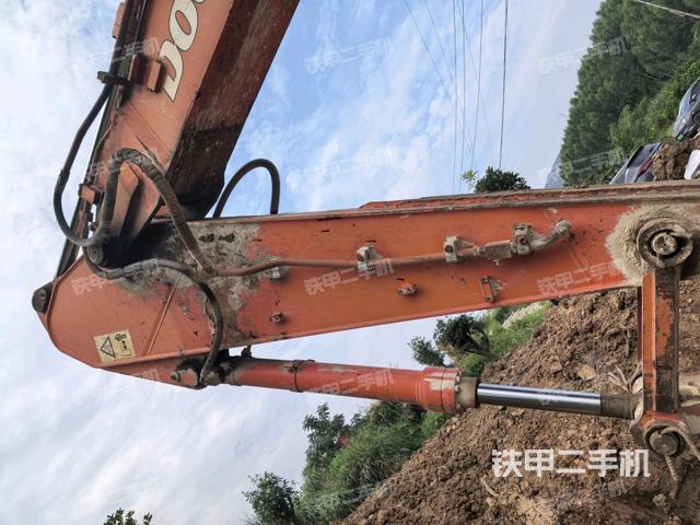 小臂整体左后(工作和回转装置) 小臂整体左后(工作和回转装置)