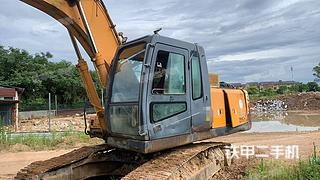 现代R215-7挖掘机实拍图片