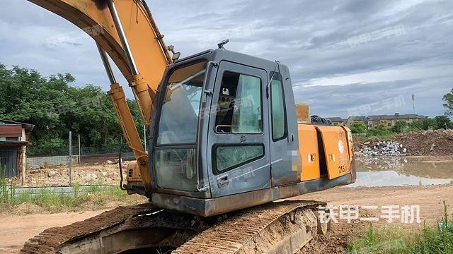 現(xiàn)代R215-7挖掘機(jī)