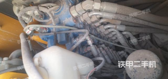 回轉(zhuǎn)馬達和主控閥（整機外觀）