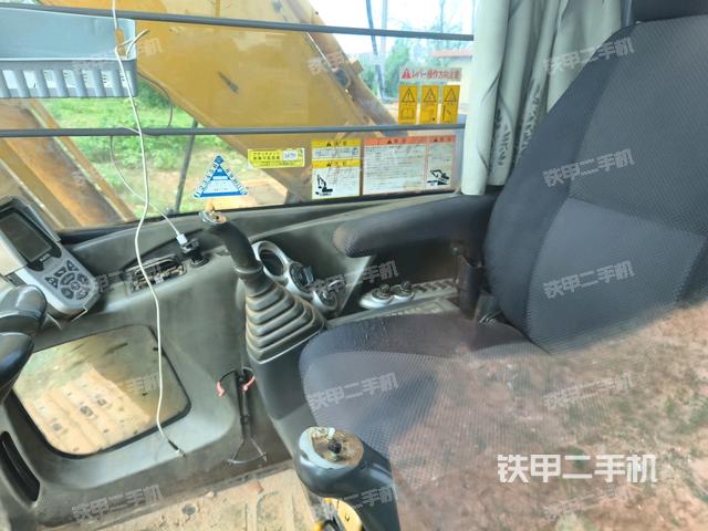 座椅右側控制臺/鑰匙門/油門/含右手柄(駕駛室部分) 座椅右側控制臺/鑰匙門/油門/含右手柄(駕駛室部分)