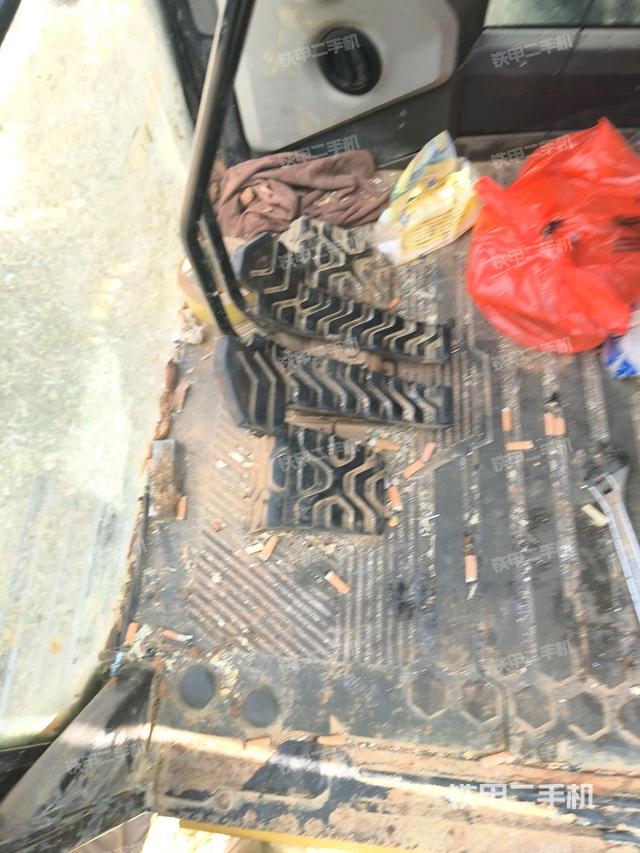 后窗玻璃角标(驾驶室部分) 后窗玻璃角标(驾驶室部分)