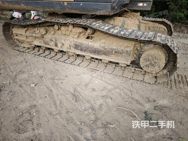 左侧履带整体 (行走机构) 左侧履带整体 (行走机构)