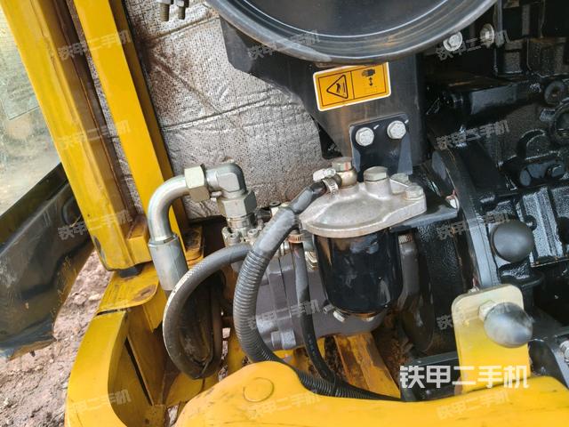 液壓泵艙室正面整體(整機(jī)外觀) 液壓泵艙室正面整體(整機(jī)外觀)