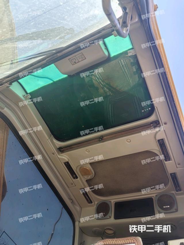 駕駛室頂部（整機外觀）