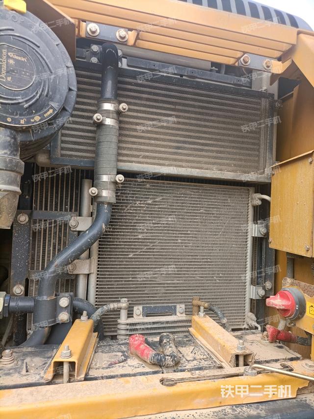 散热器正面(大件舱室) 散热器正面(大件舱室)