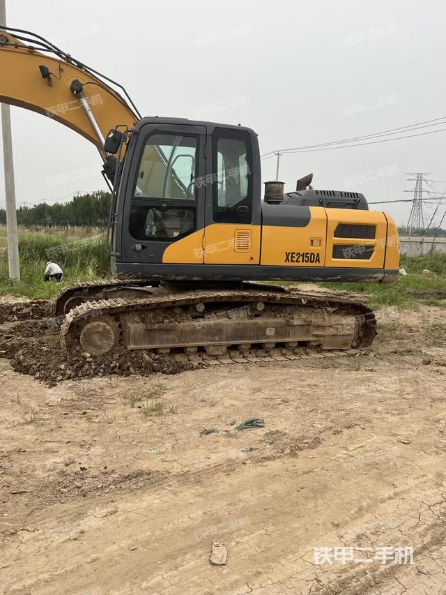 驾驶室整体(整机外观) 驾驶室整体(整机外观)