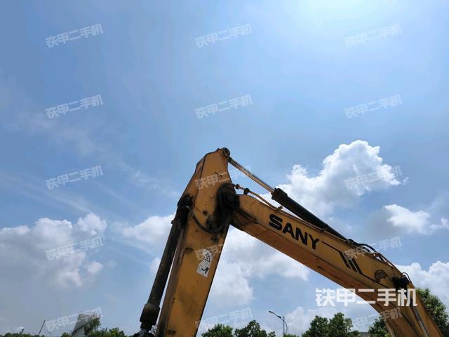 大臂根部?斜視(工作和回轉(zhuǎn)裝置) 大臂根部?斜視(工作和回轉(zhuǎn)裝置)