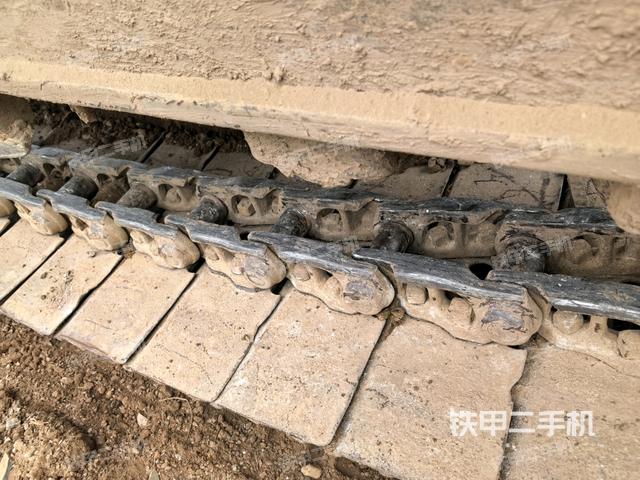 右侧履带整体(行走机构) 右侧履带整体(行走机构)