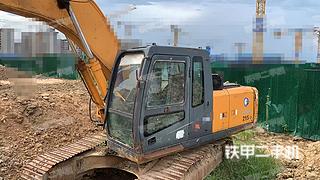 现代R215-7挖掘机实拍图片