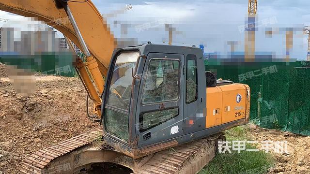 現(xiàn)代R215-7挖掘機