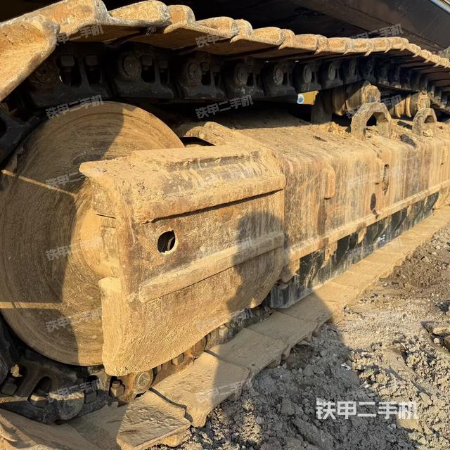 单侧履带整体(整机外观) 单侧履带整体(整机外观)