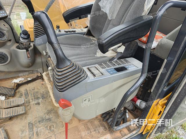 駕駛室整體(整機外觀) 駕駛室整體(整機外觀)