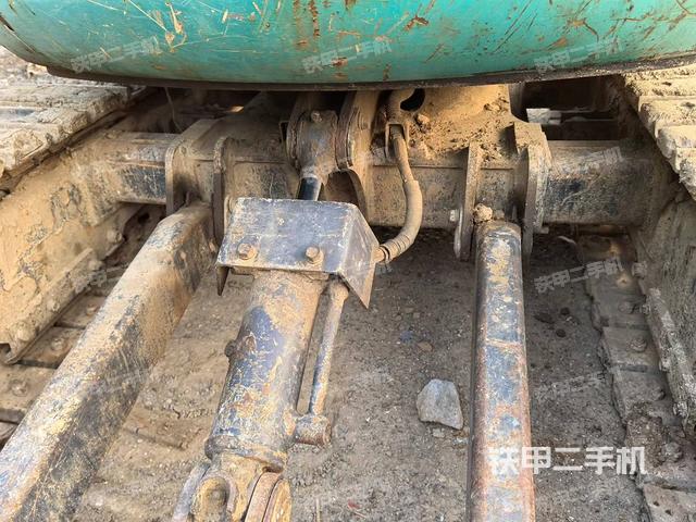 回转马达和主控阀（整机外观）