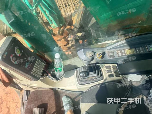 驾驶室整体(整机外观) 驾驶室整体(整机外观)