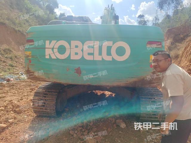 单侧履带整体(整机外观) 单侧履带整体(整机外观)