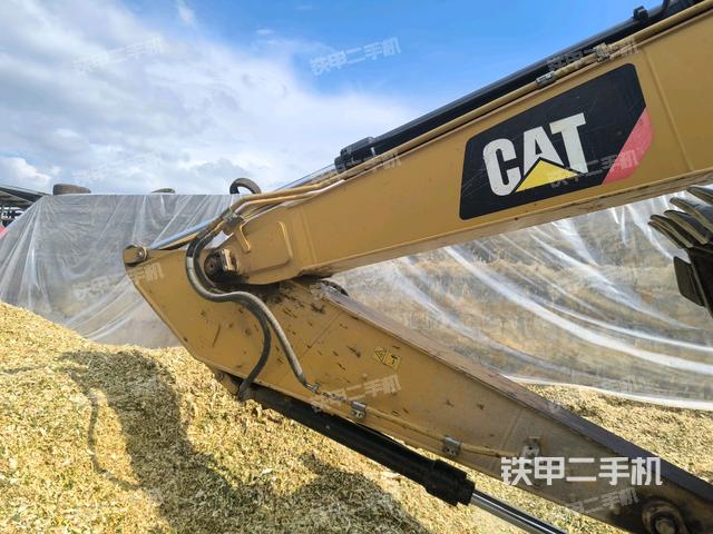 大臂整体 右侧(工作和回转装置) 大臂整体 右侧(工作和回转装置)