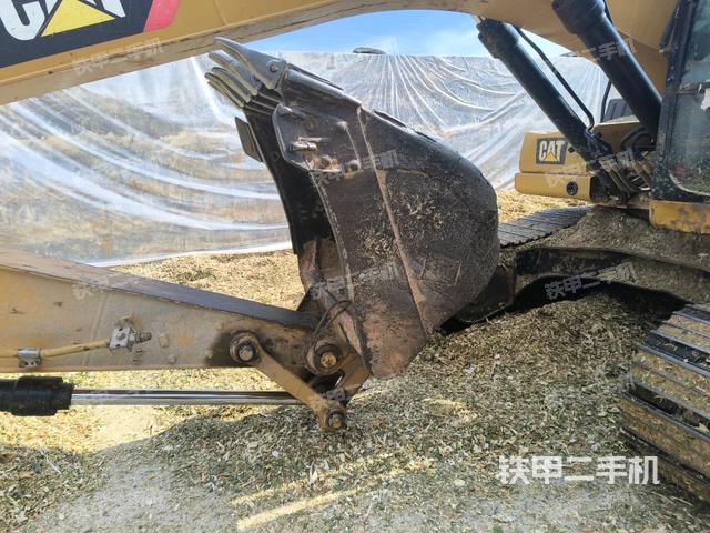 小臂整体右前(工作和回转装置) 小臂整体右前(工作和回转装置)