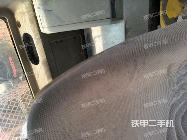 座椅左側(cè)控制臺/音響/含左手柄(駕駛室部分) 座椅左側(cè)控制臺/音響/含左手柄(駕駛室部分)
