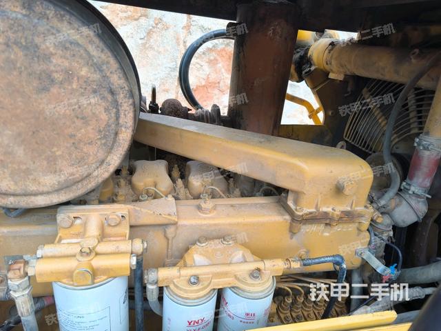 风扇及皮带(推土机发动机舱) 风扇及皮带(推土机发动机舱)