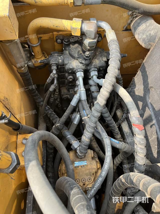 回轉(zhuǎn)馬達和主控閥（整機外觀）