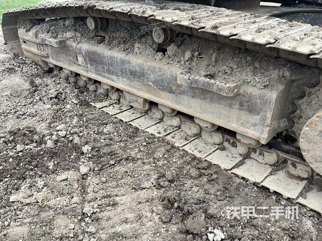 单侧履带整体(整机外观) 单侧履带整体(整机外观)