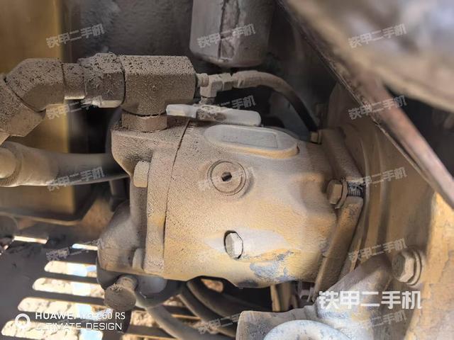 液压泵舱室正面整体(整机外观) 液压泵舱室正面整体(整机外观)