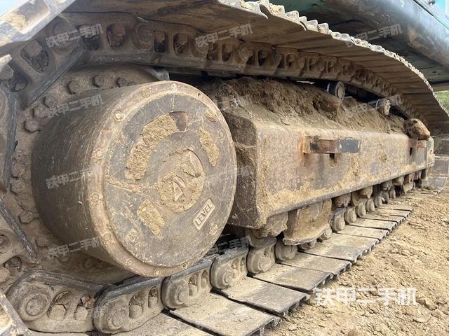 单侧履带整体(整机外观) 单侧履带整体(整机外观)