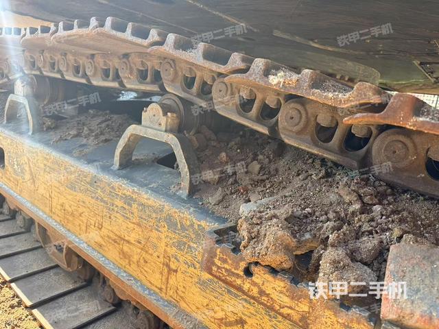 单侧履带整体(整机外观) 单侧履带整体(整机外观)