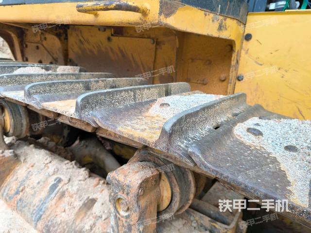 右侧履带全景(推土机底盘及工作装置) 右侧履带全景(推土机底盘及工作装置)